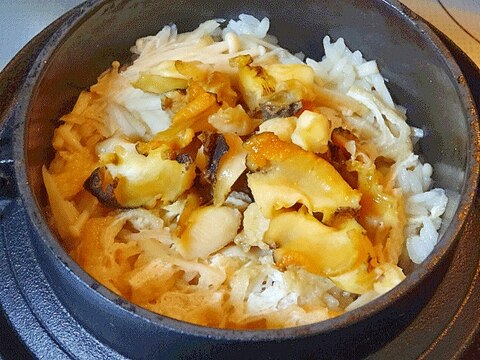 コリッコリ感がたまらない！　「サザエ釜飯」